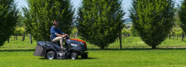 giardinaggio-taglio-del-prato-trattorino-tagliaerba